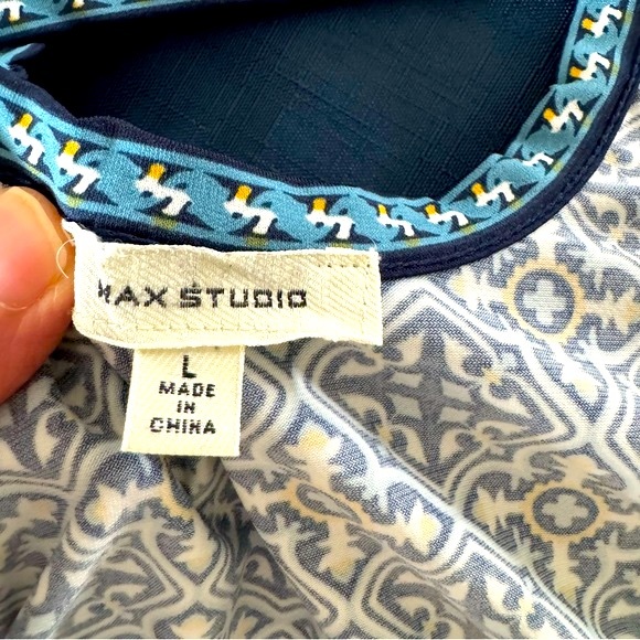 Max Studio Blue Medallion Stretch Sleeveless Dress with Keyhole Back Size Large - Picture 7 of 7